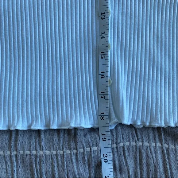 Old Navy Ribbed Button-Down Lettuce-Edge Top Calla Lilies White Small T shirt - Picture 9 of 11